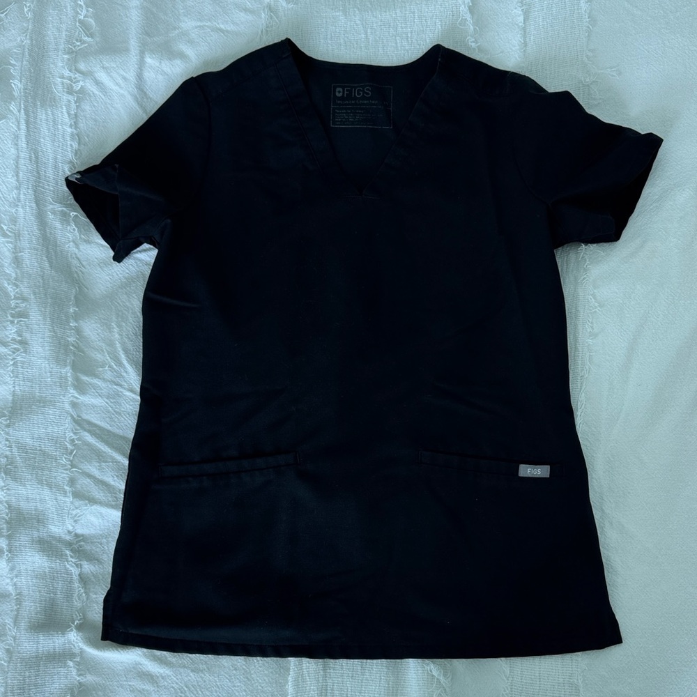 FIG SCRUB TOP